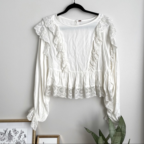 Free People Tops - FREE PEOPLE White Long Sleeve Top w/ Lace
